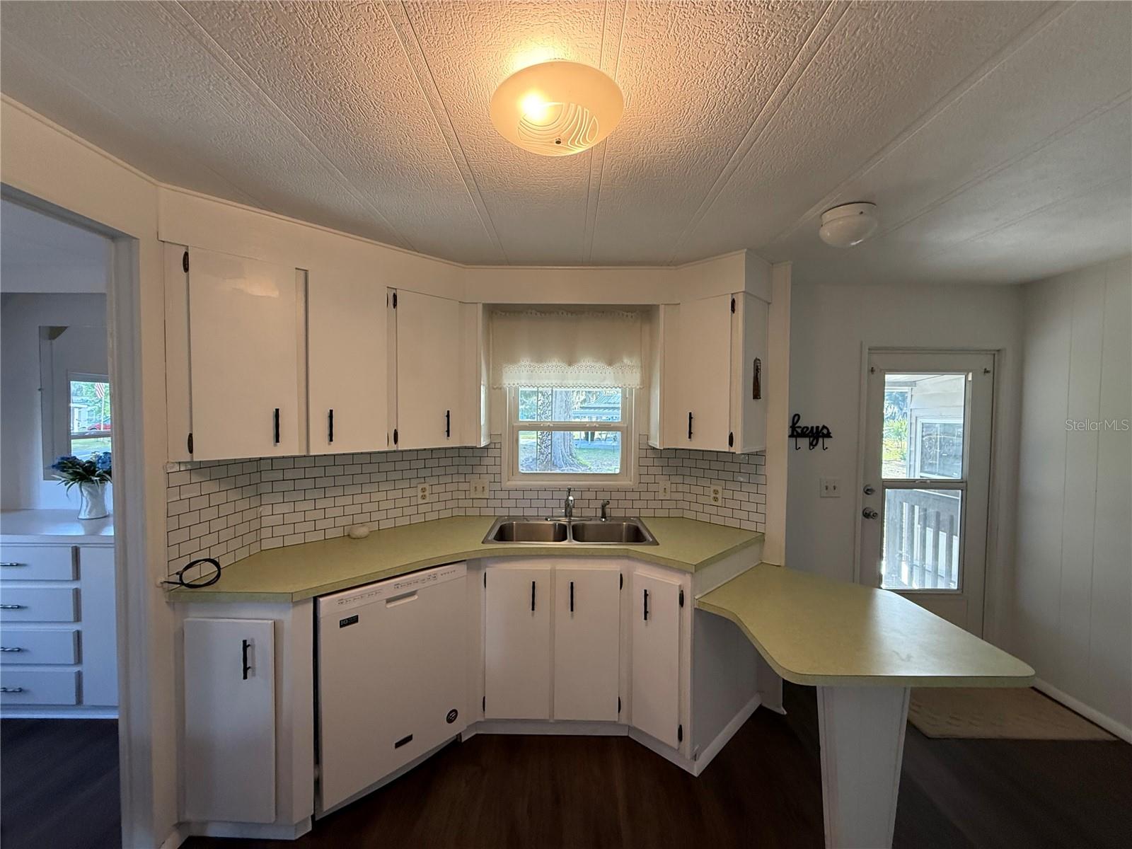 27 S BOBWHITE RD, WILDWOOD, FL — photo 5