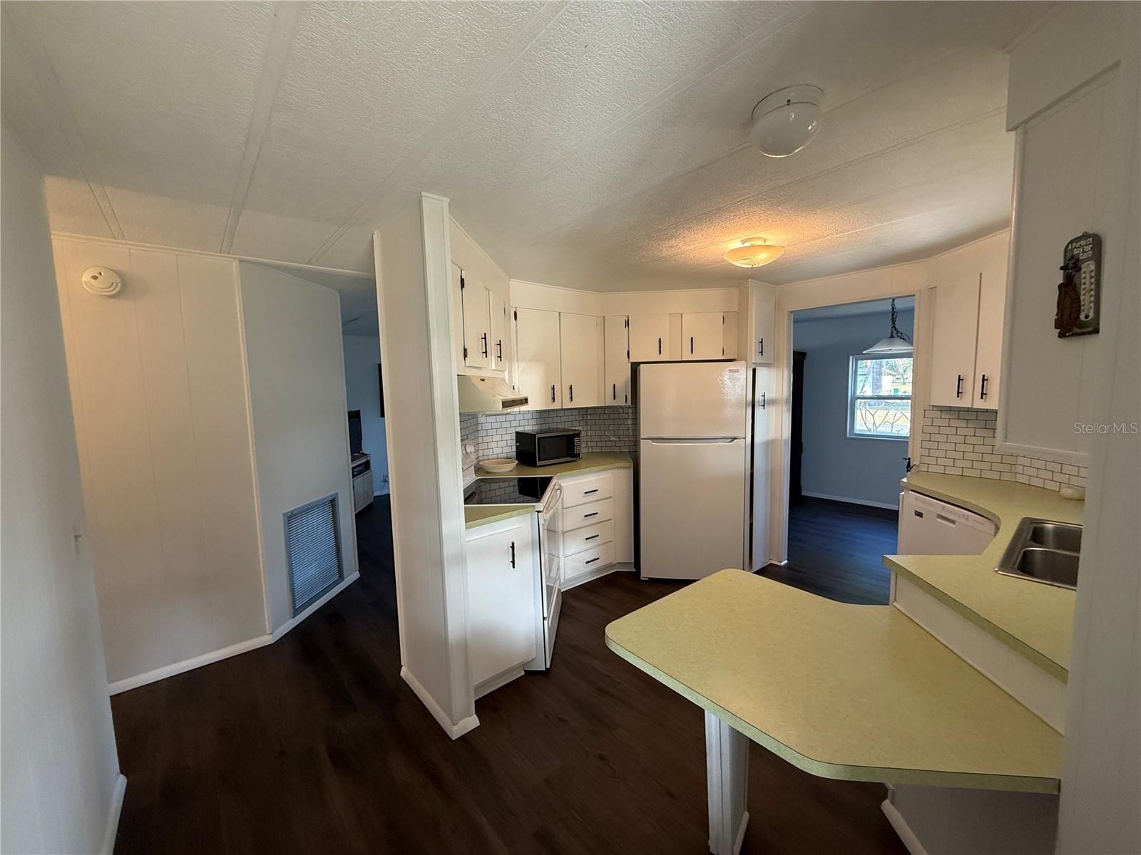 27 S BOBWHITE RD, WILDWOOD, FL — photo 7