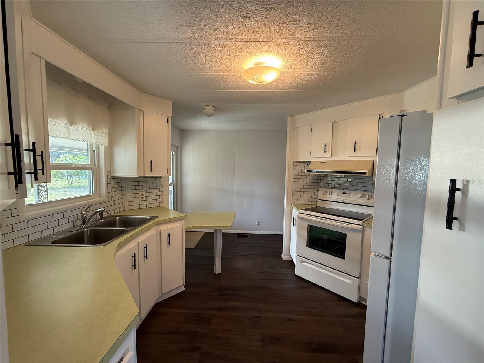 27 S BOBWHITE RD, WILDWOOD, FL — photo 9