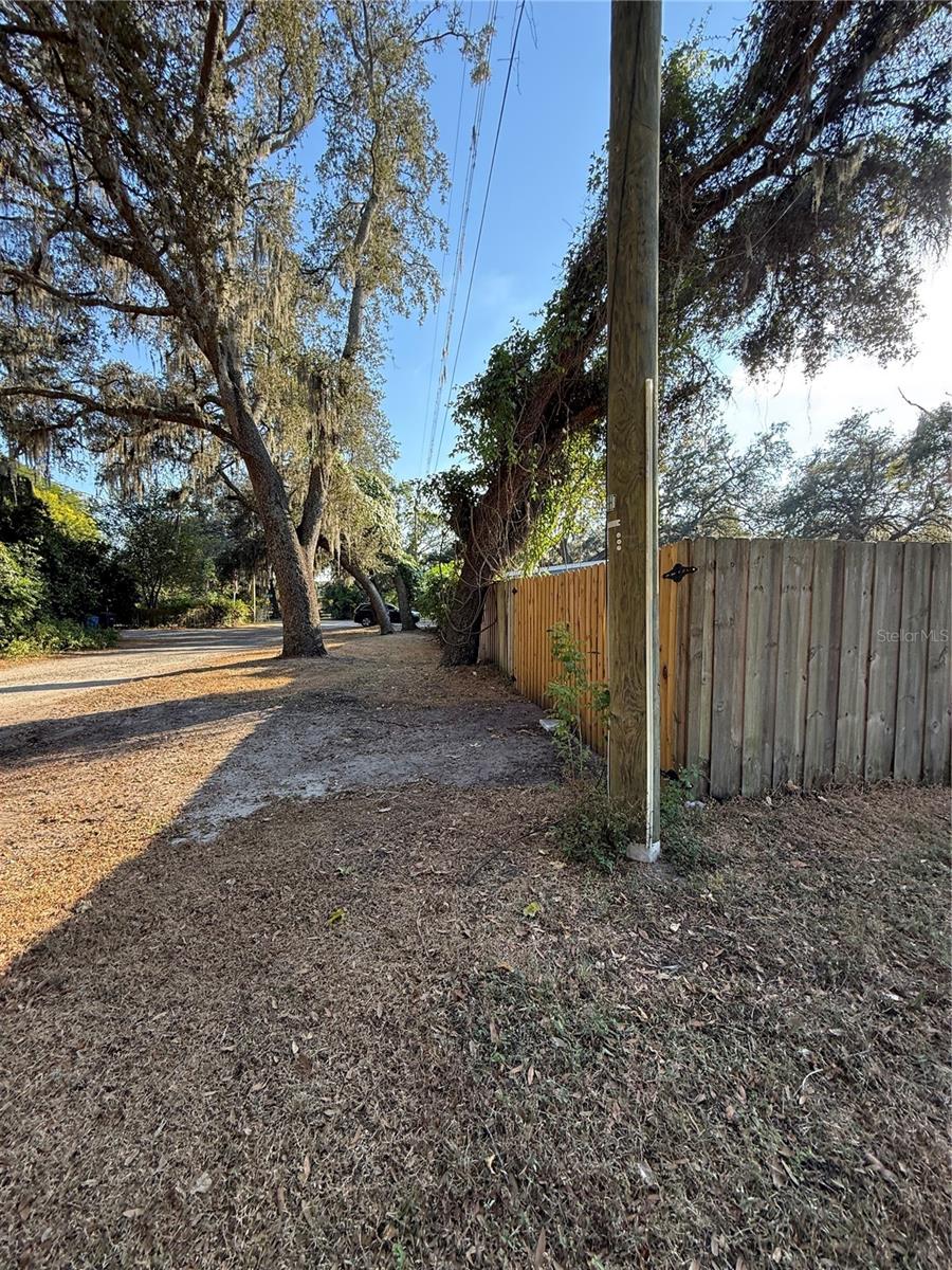 LAKESIDE DR, BRANDON, FL — photo 2