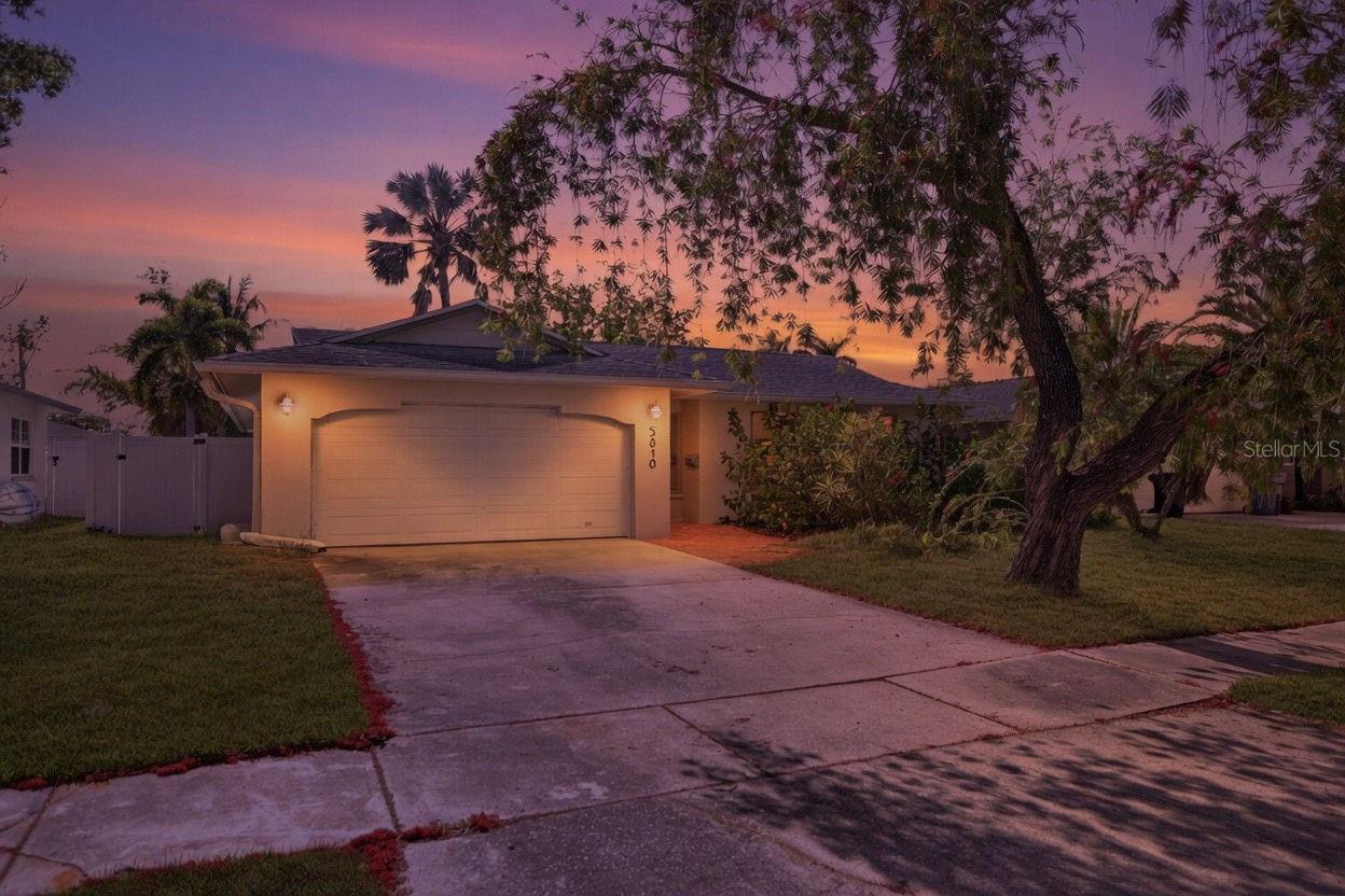 5810 VENETIAN BLVD NE, ST PETERSBURG, FL — photo 2