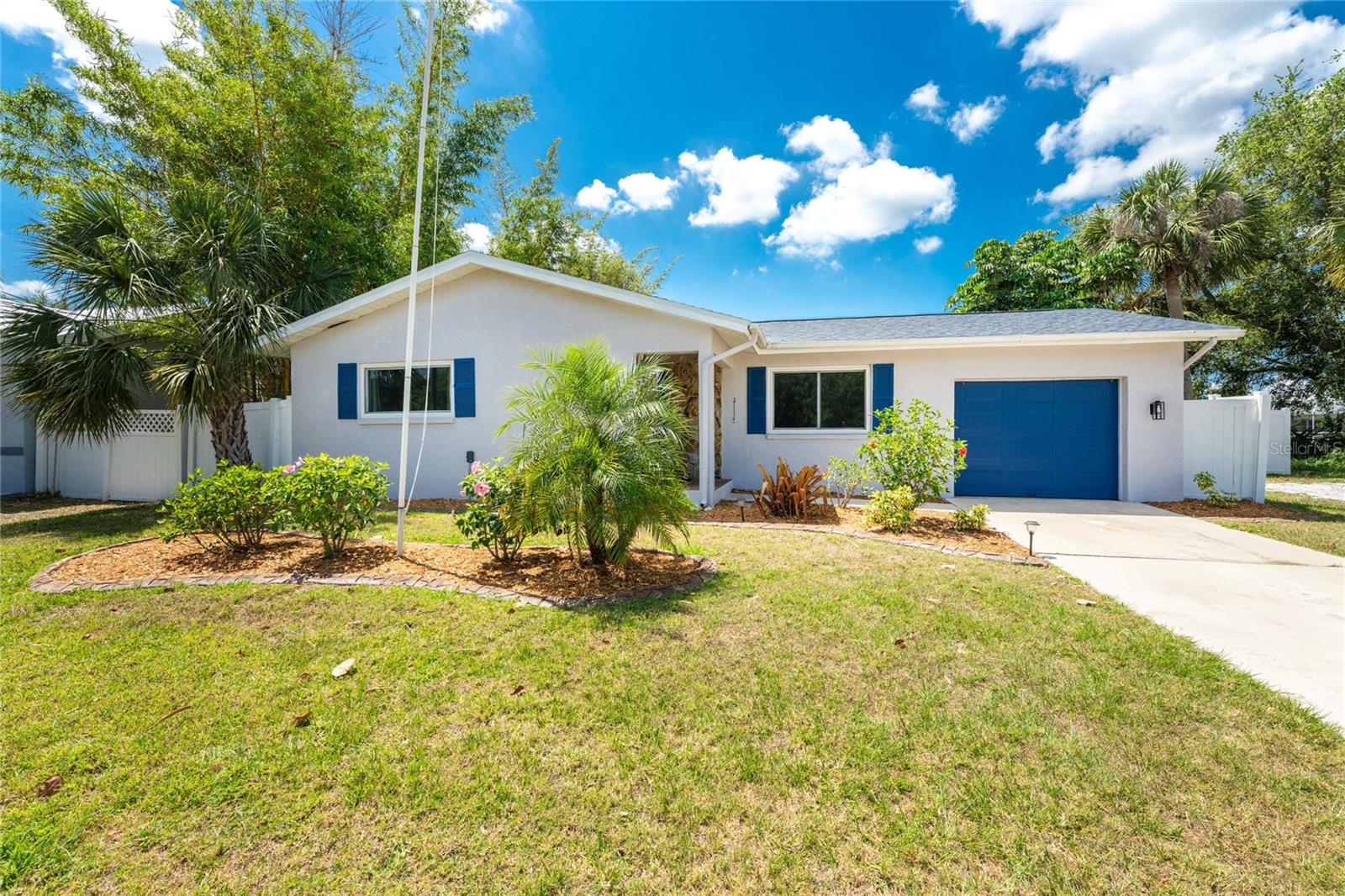 557 MAGNOLIA AVE NW, PORT CHARLOTTE, FL