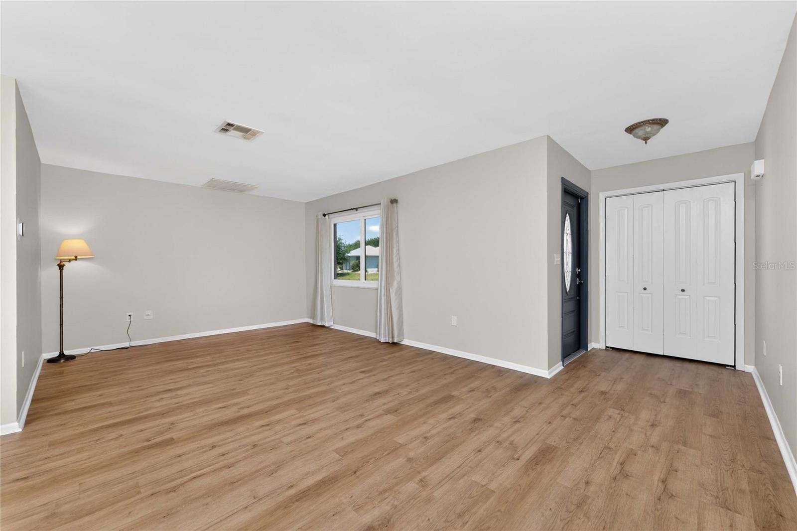 557 MAGNOLIA AVE NW, PORT CHARLOTTE, FL — photo 3