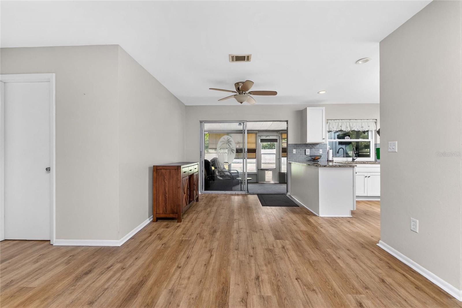 557 MAGNOLIA AVE NW, PORT CHARLOTTE, FL — photo 8