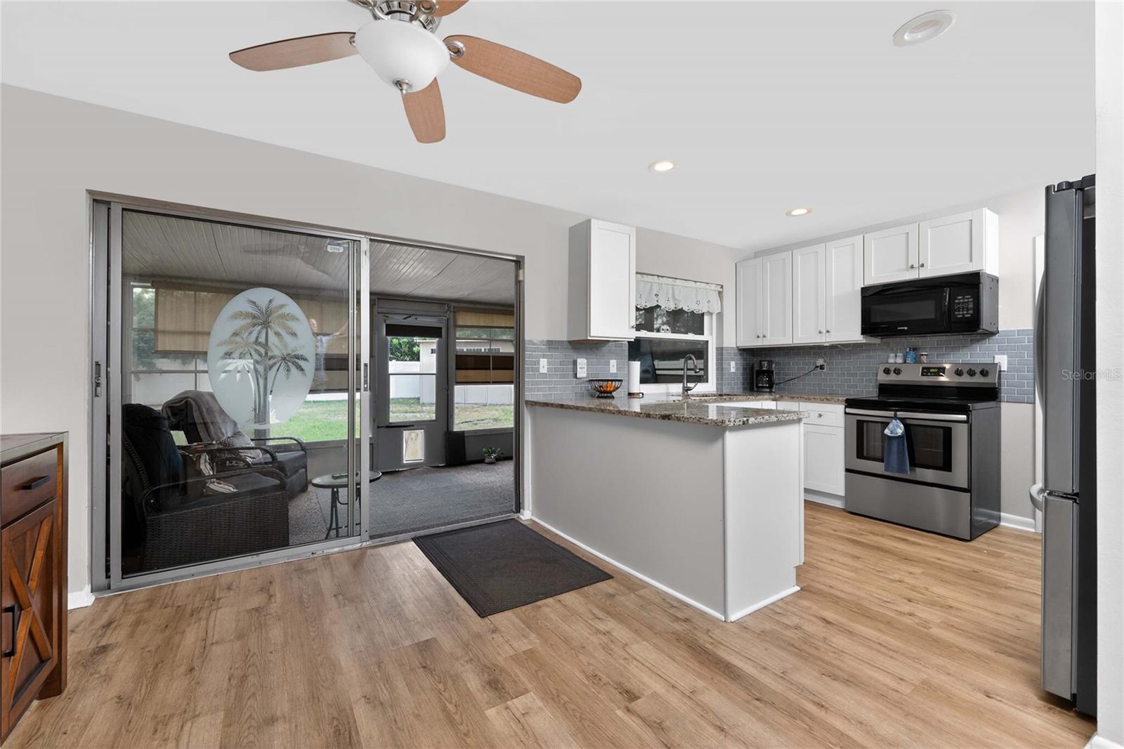 557 MAGNOLIA AVE NW, PORT CHARLOTTE, FL — photo 9