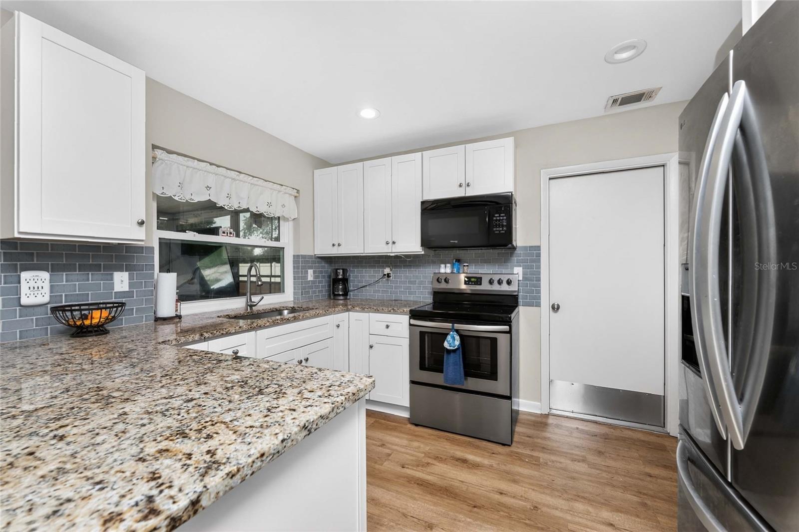 557 MAGNOLIA AVE NW, PORT CHARLOTTE, FL — photo 11