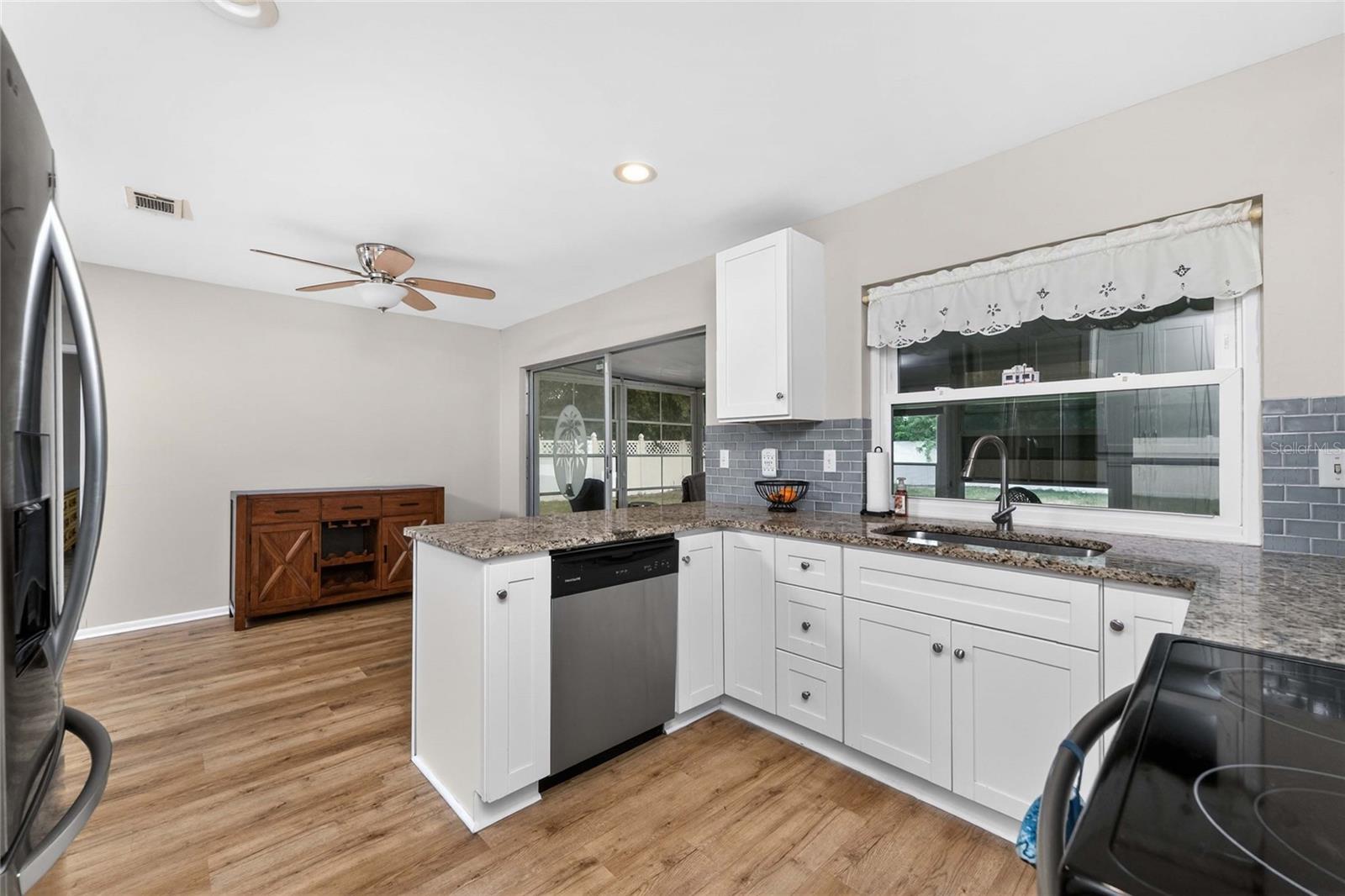 557 MAGNOLIA AVE NW, PORT CHARLOTTE, FL — photo 12