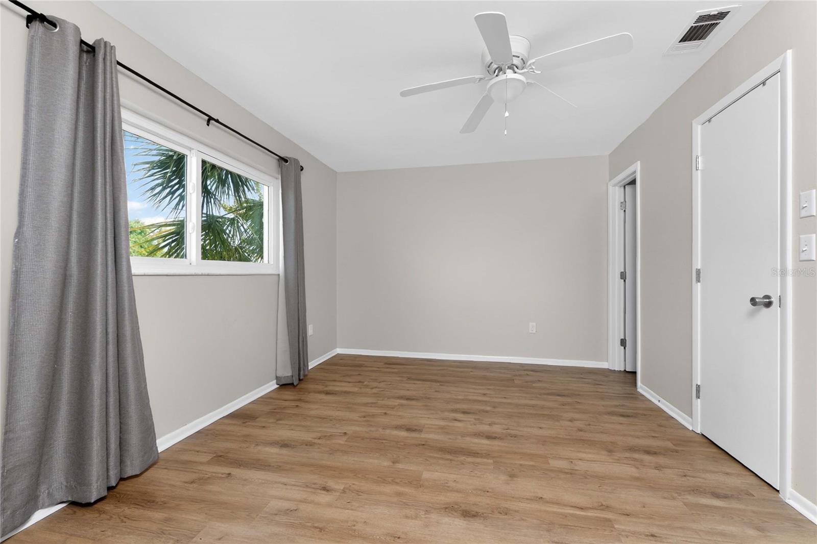 557 MAGNOLIA AVE NW, PORT CHARLOTTE, FL — photo 14