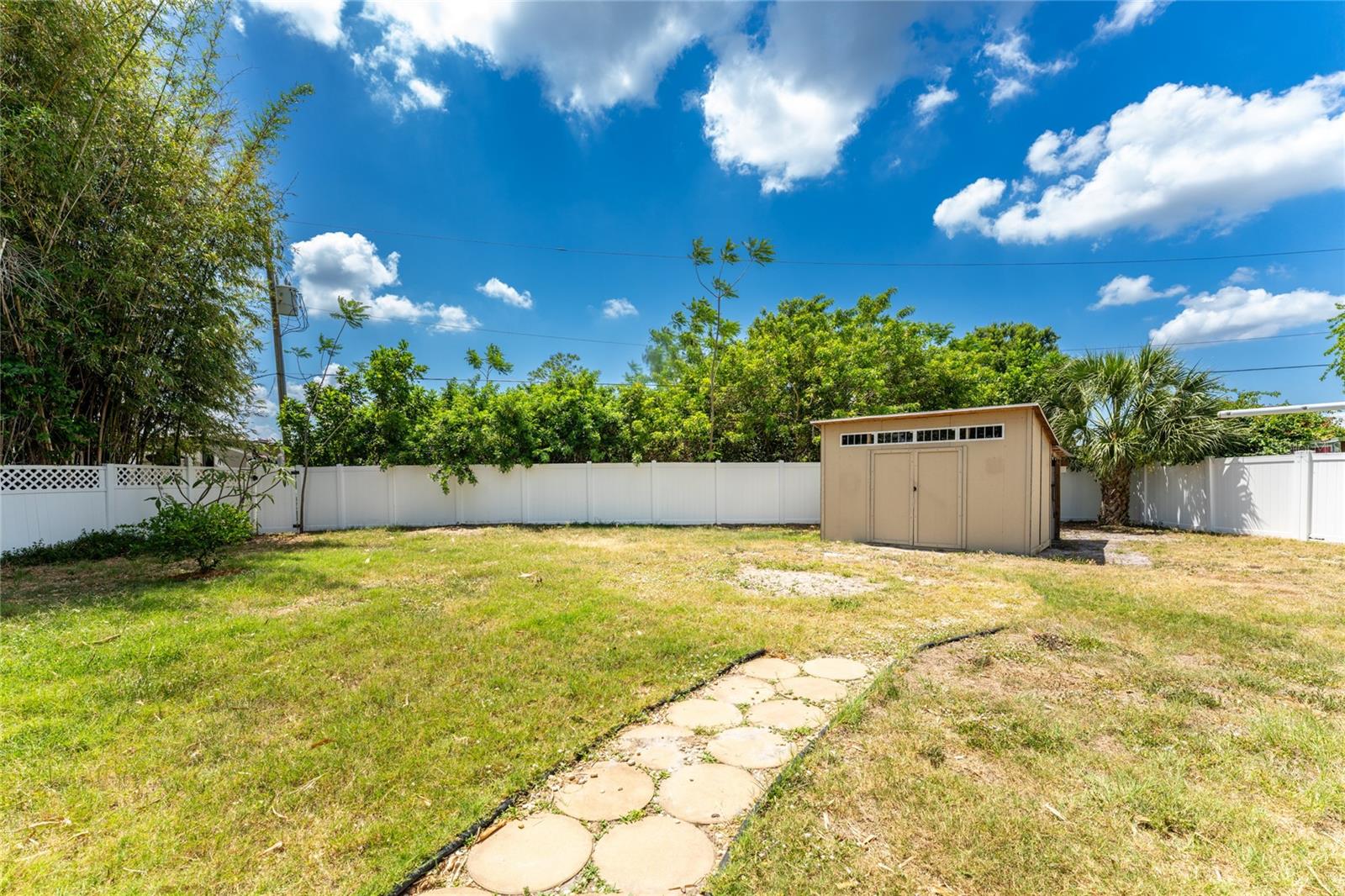 557 MAGNOLIA AVE NW, PORT CHARLOTTE, FL — photo 29