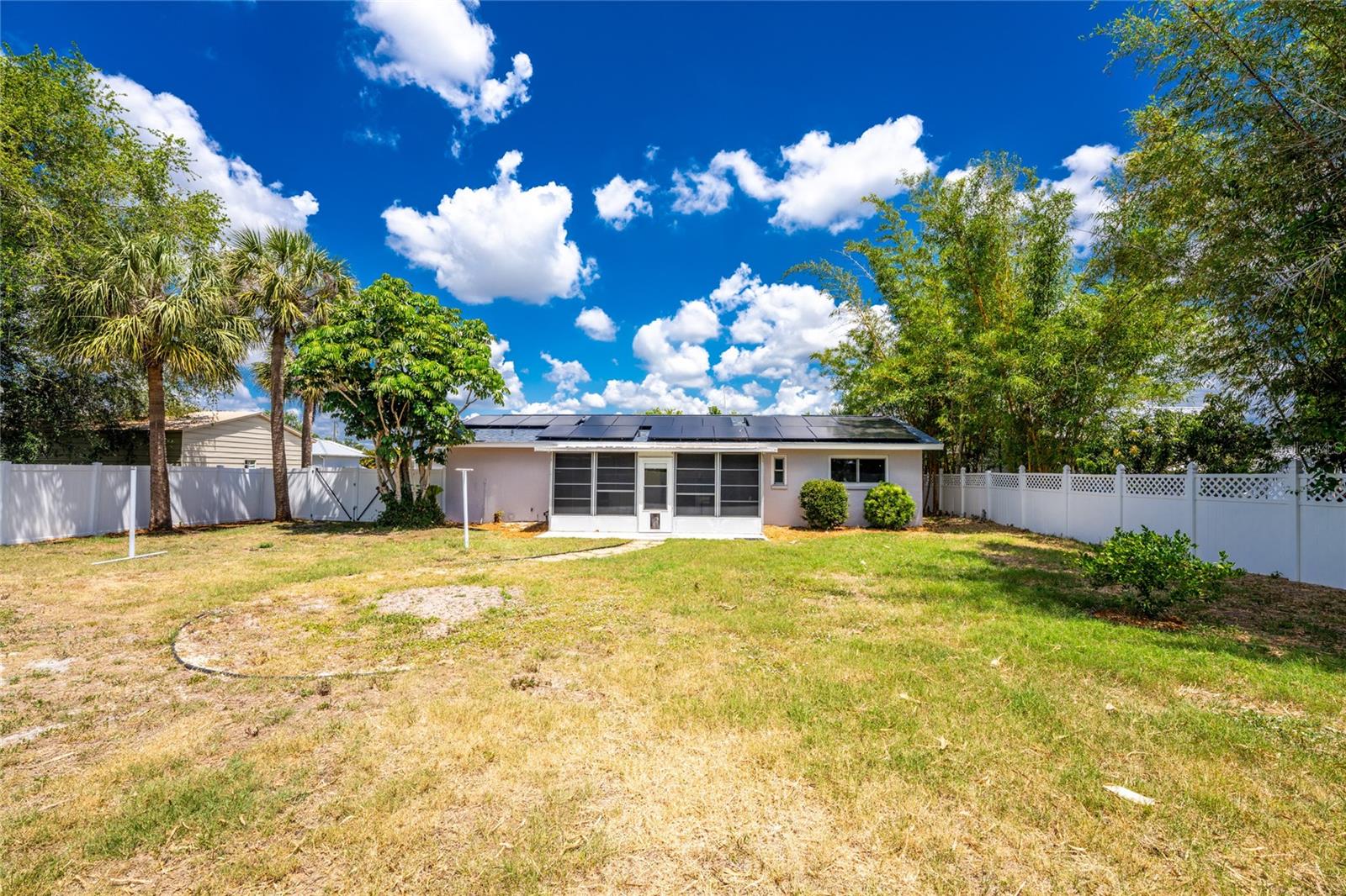 557 MAGNOLIA AVE NW, PORT CHARLOTTE, FL — photo 32