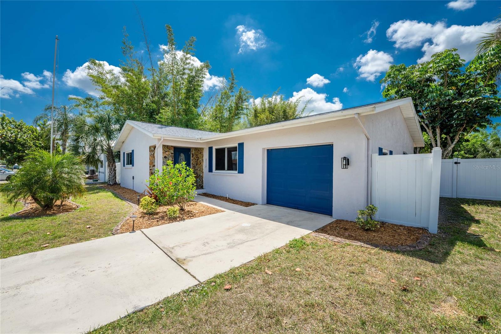 557 MAGNOLIA AVE NW, PORT CHARLOTTE, FL — photo 41