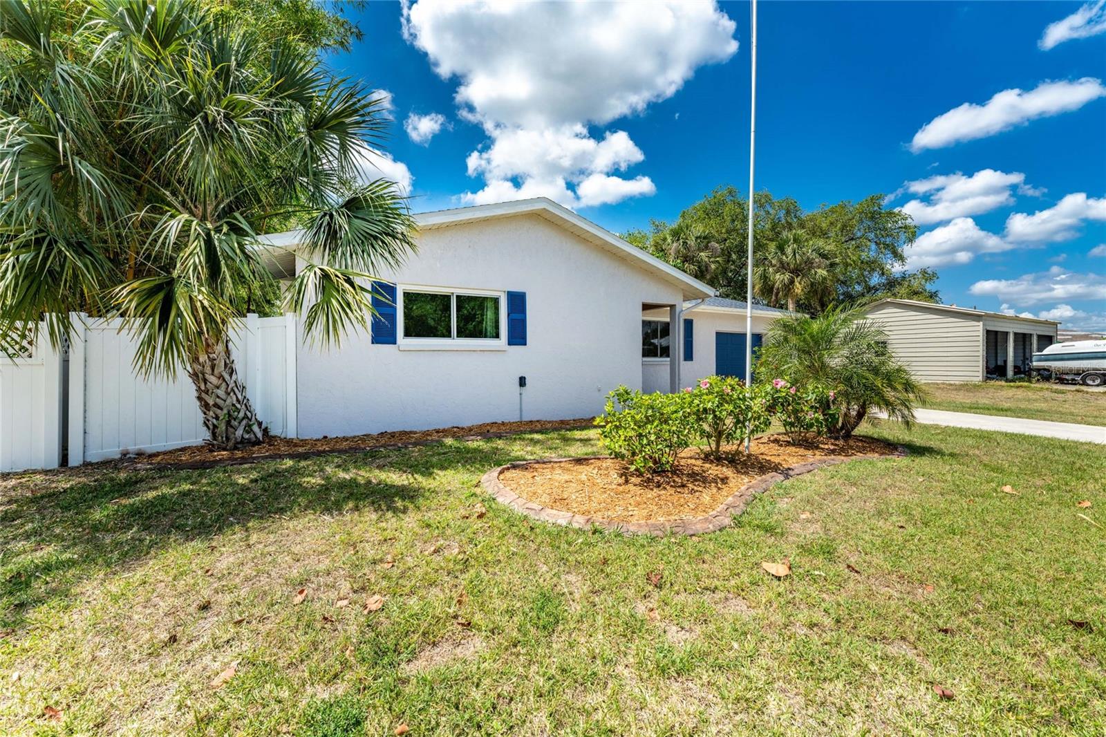 557 MAGNOLIA AVE NW, PORT CHARLOTTE, FL — photo 43