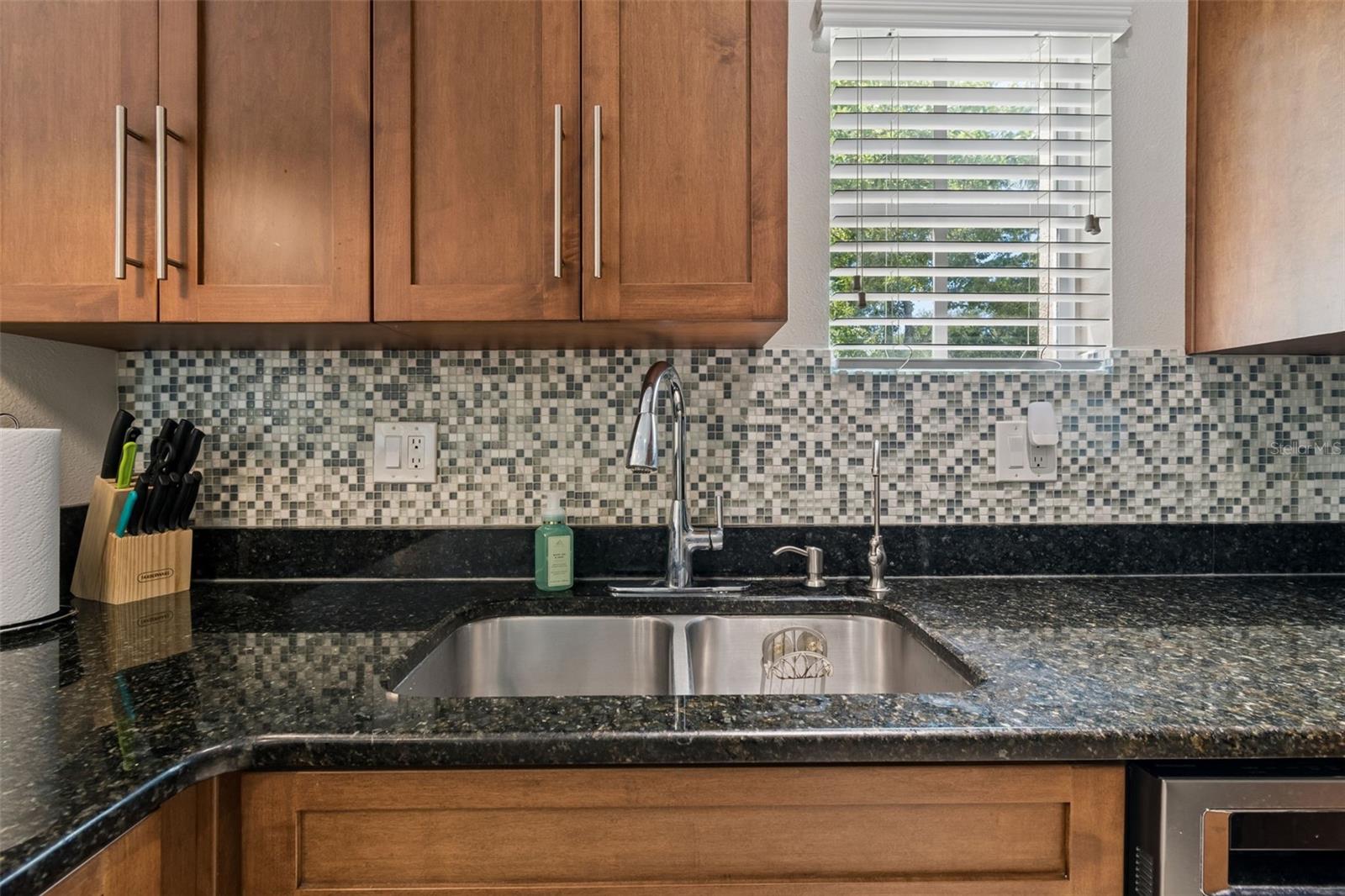 650 SIREN WIND LN, CLEARWATER, FL — photo 23