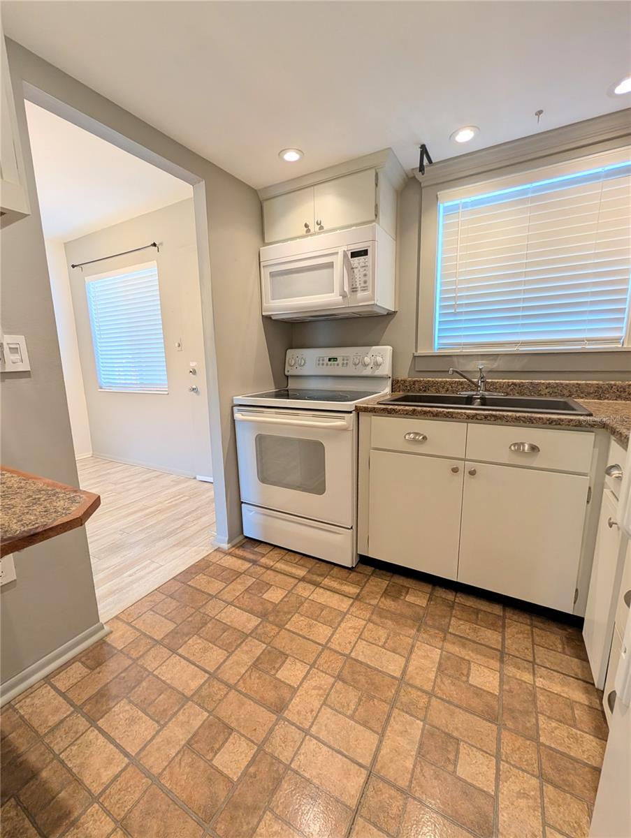 2319 CANAL DR #F26, BRADENTON, FL — photo 9