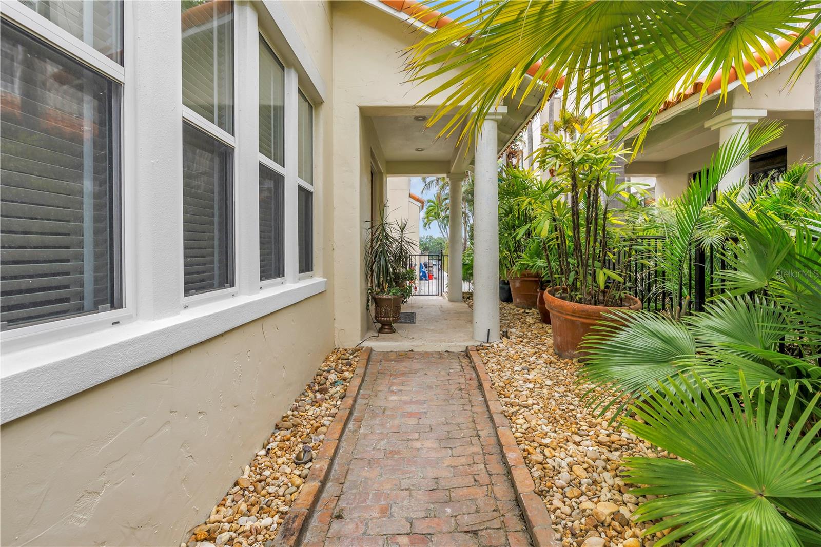 1133 ABBEYS WAY, TAMPA, FL — photo 88