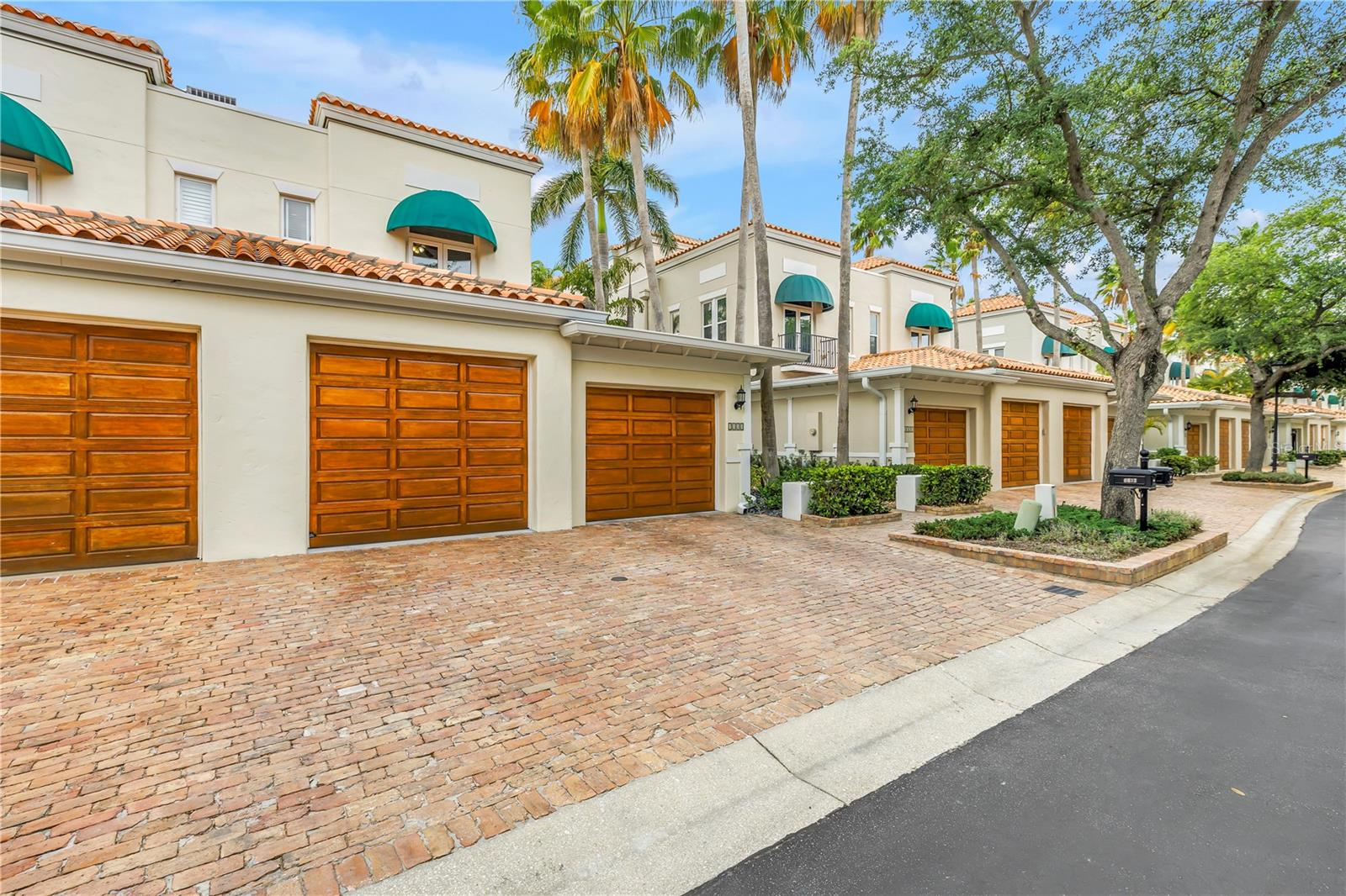1133 ABBEYS WAY, TAMPA, FL — photo 93