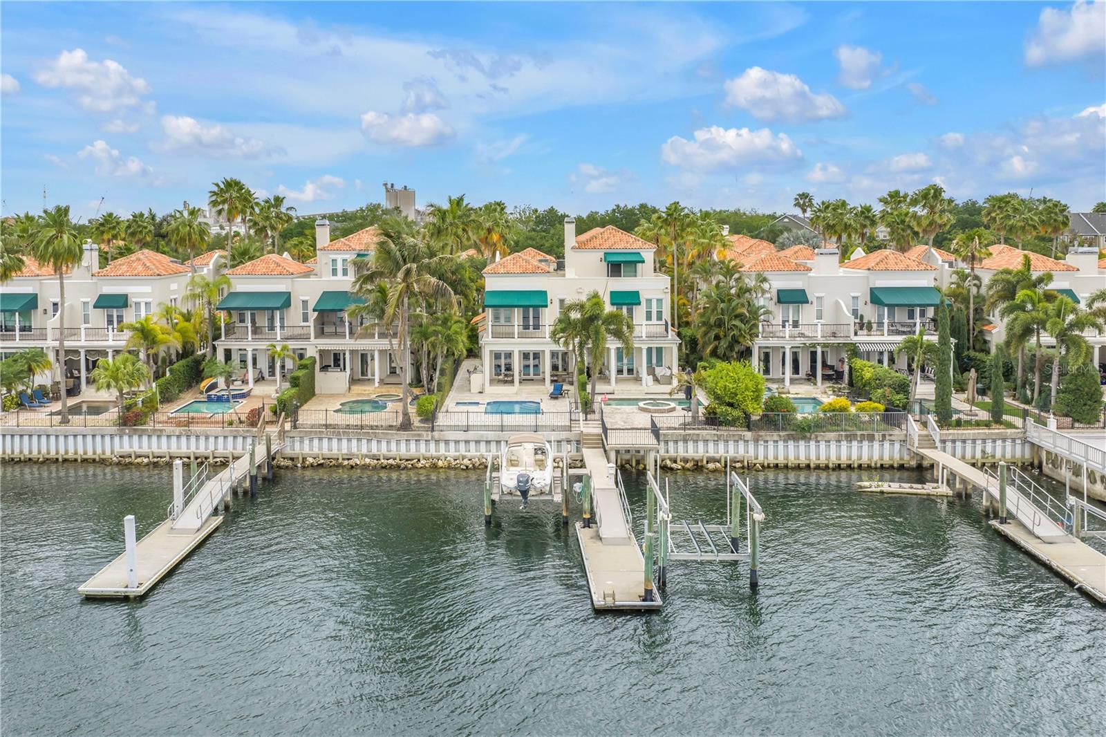 1133 ABBEYS WAY, TAMPA, FL