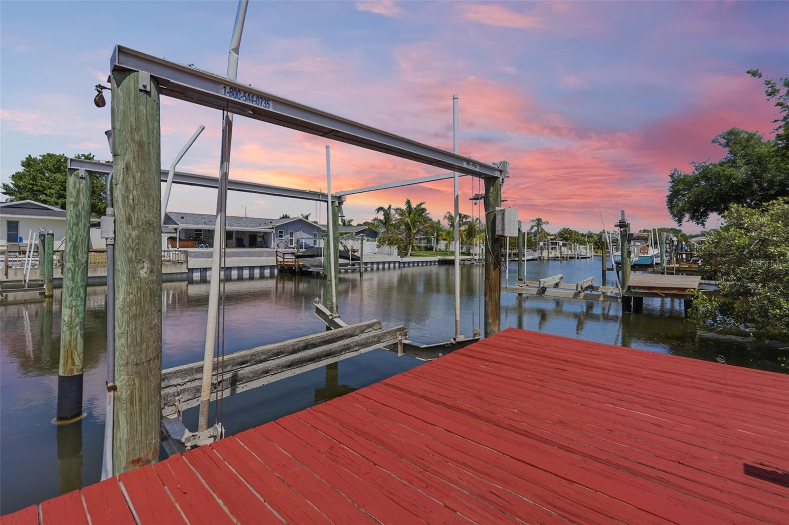10621 HATTERAS DR, TAMPA, FL — photo 2