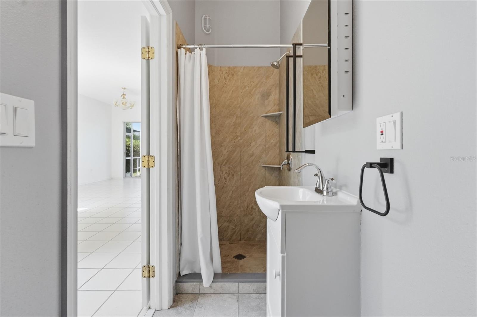10621 HATTERAS DR, TAMPA, FL — photo 13