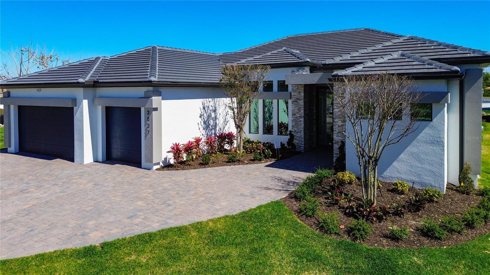 2527 GLEASON PKWY, CAPE CORAL, FL — photo 2