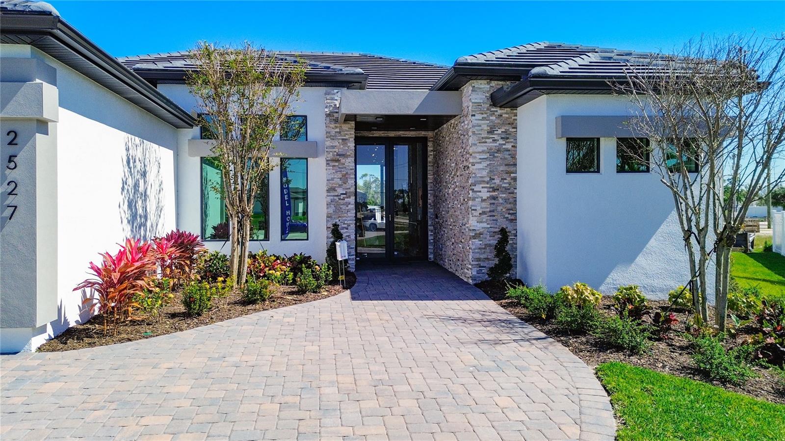 2527 GLEASON PKWY, CAPE CORAL, FL — photo 4