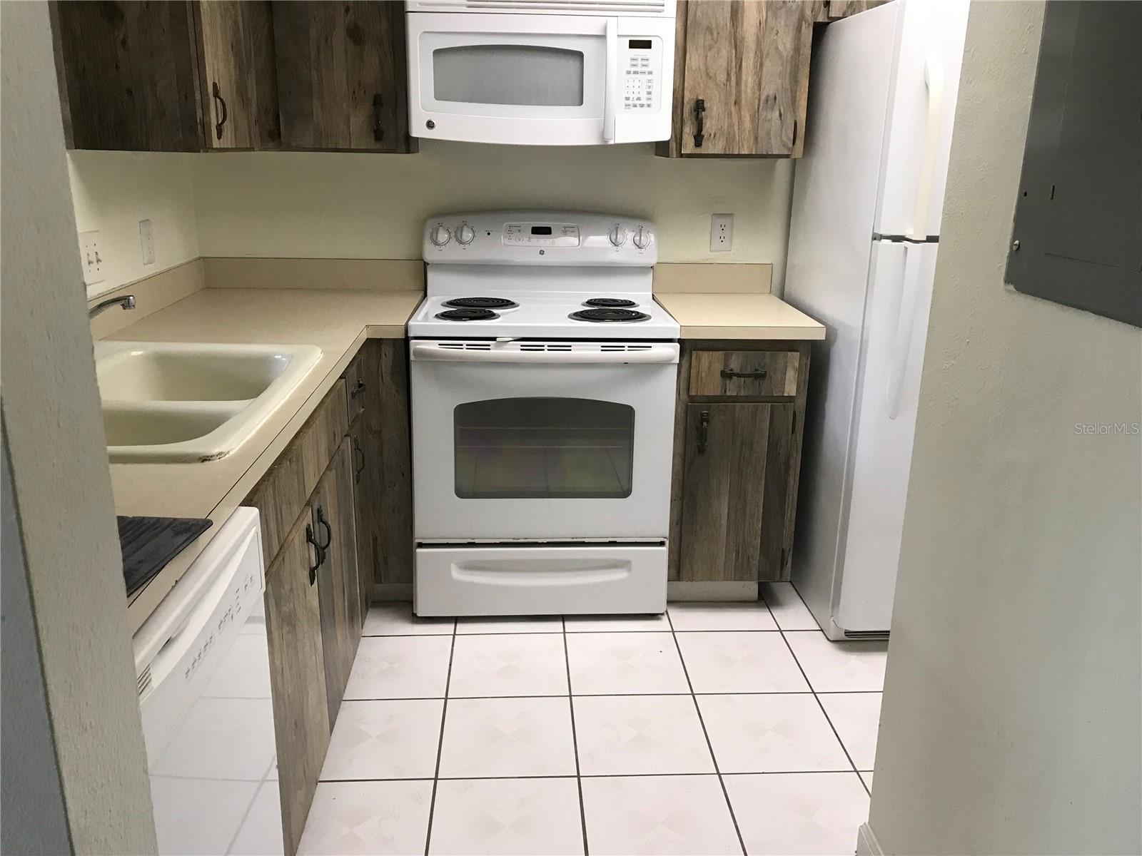 13610 S VILLAGE DR #4103, TAMPA, FL — photo 2