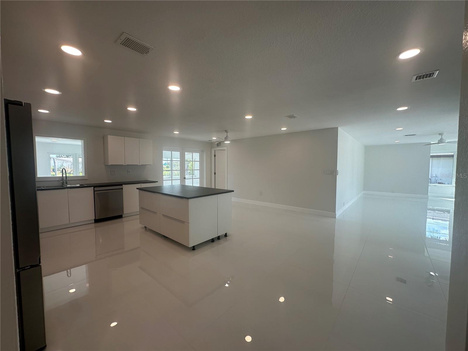 230 ANNAPOLIS LN, ROTONDA WEST, FL — photo 8