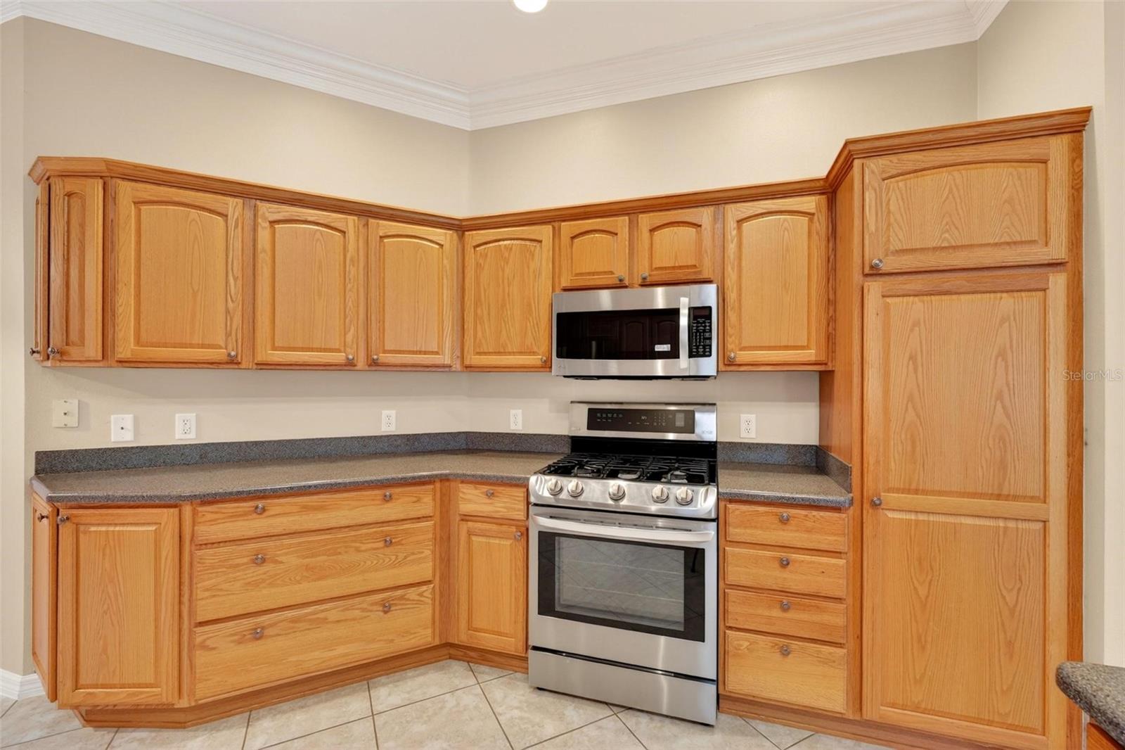 2612 MORVEN PARK WAY, THE VILLAGES, FL — photo 20