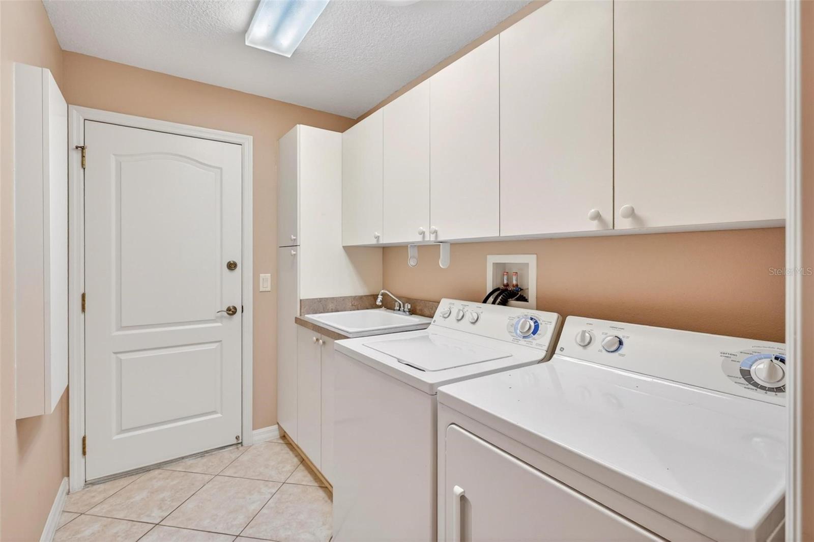 2612 MORVEN PARK WAY, THE VILLAGES, FL — photo 54