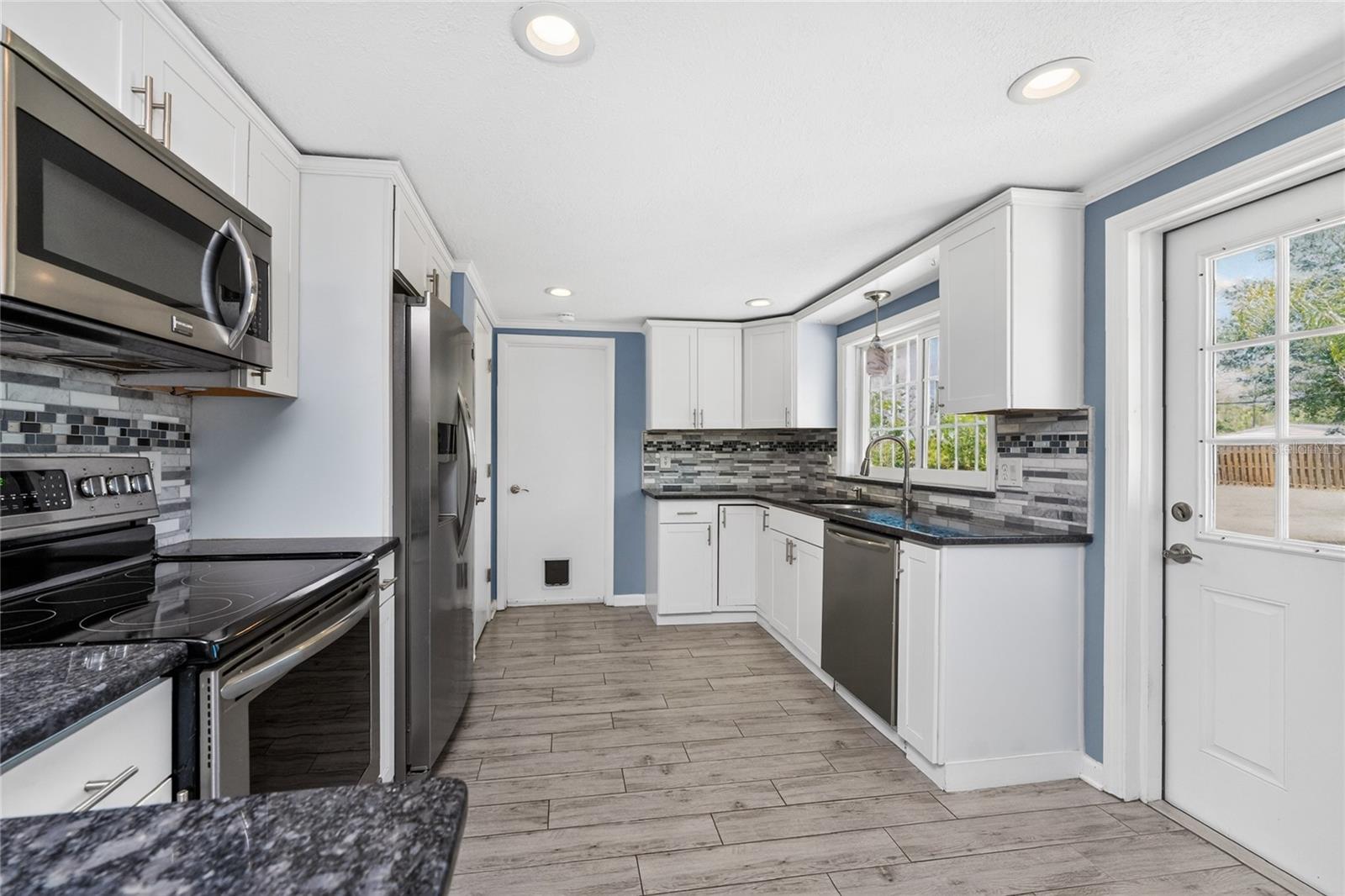 650 LEACH ST, ENGLEWOOD, FL — photo 16