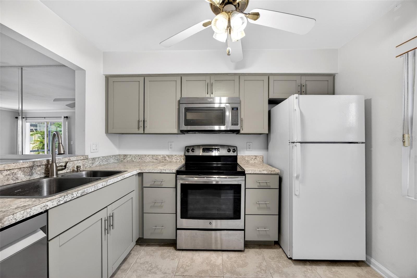 6300 S POINTE BLVD #327, FORT MYERS, FL — photo 3