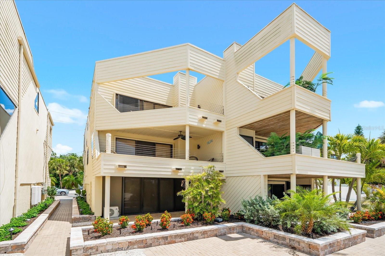 548A BEACH RD, SARASOTA, FL — photo 4