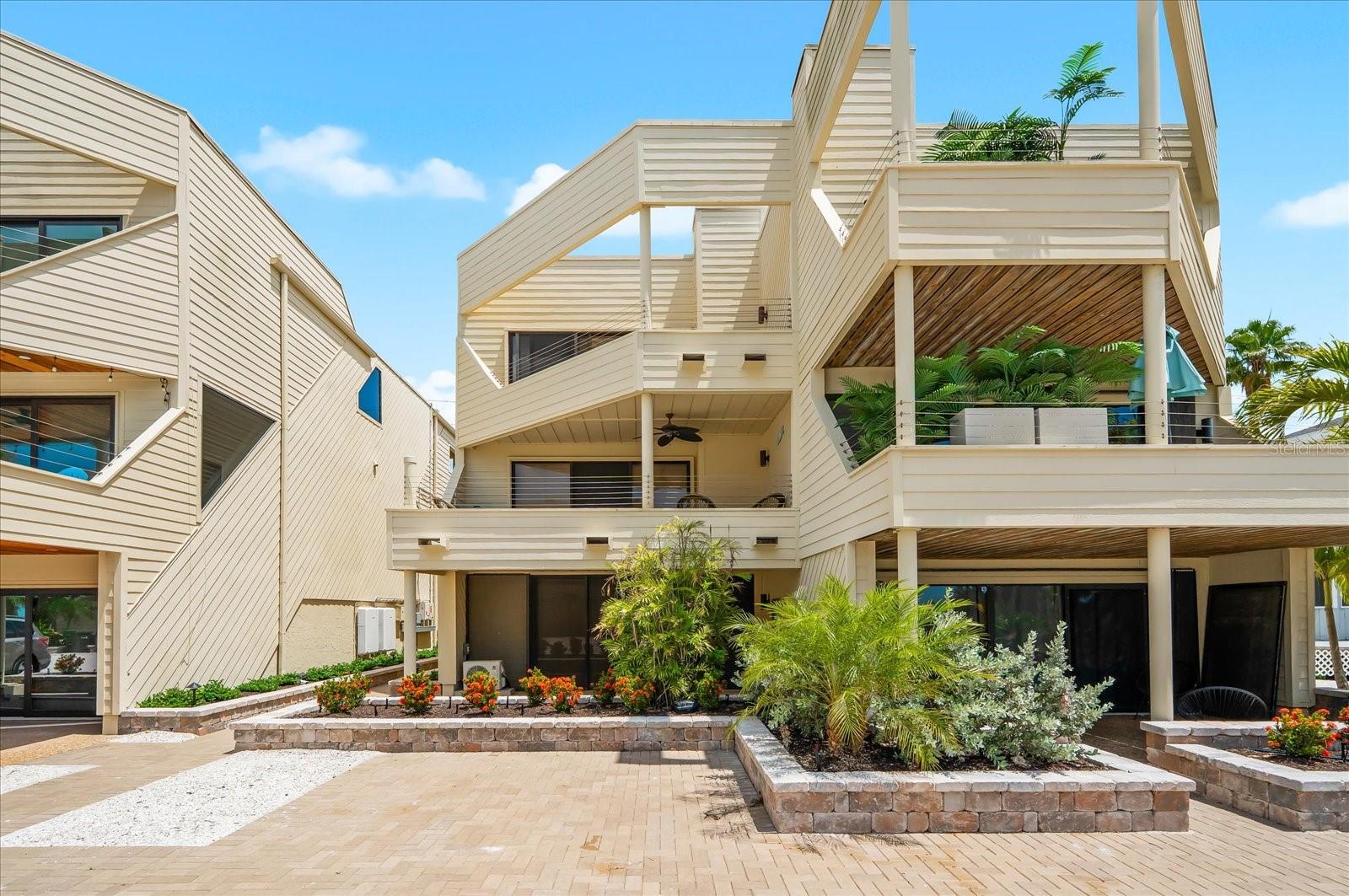 548A BEACH RD, SARASOTA, FL — photo 3