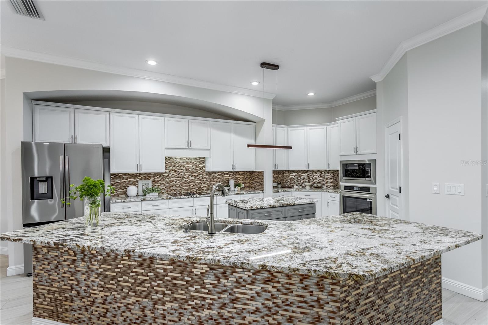 11909 MANDEVILLA CT, TAMPA, FL — photo 10