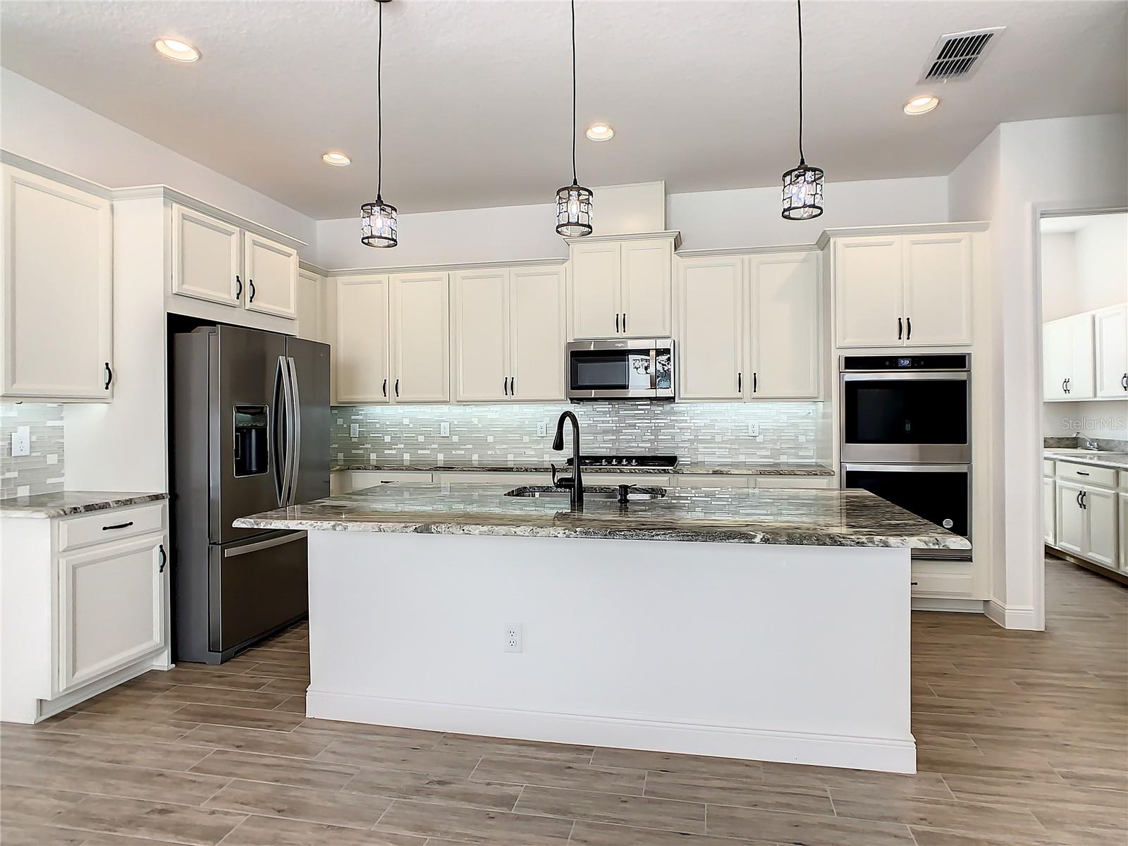 15705 VETTA DR, BELLA COLLINA, FL — photo 9