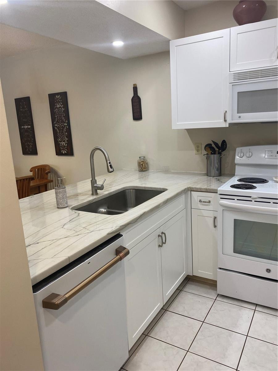 622 BIRD BAY DR S #203, VENICE, FL — photo 4