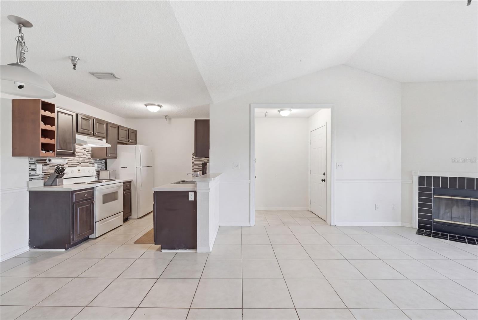 10265 GANDY BLVD N #1806, ST PETERSBURG, FL — photo 3