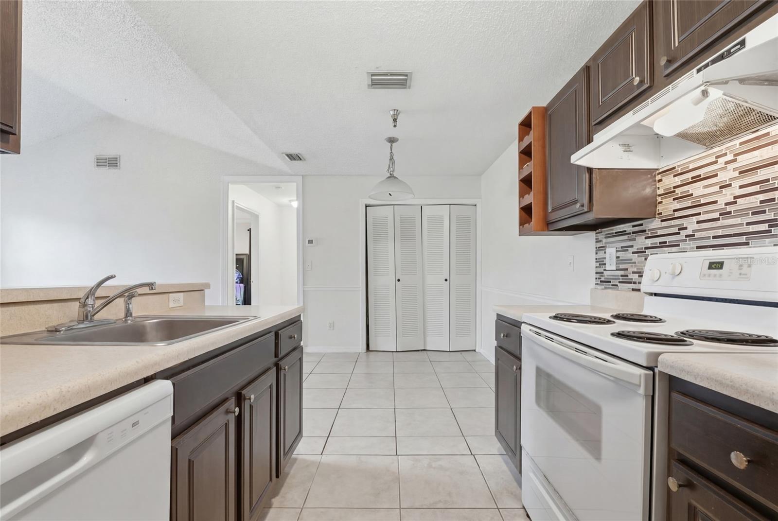 10265 GANDY BLVD N #1806, ST PETERSBURG, FL — photo 5
