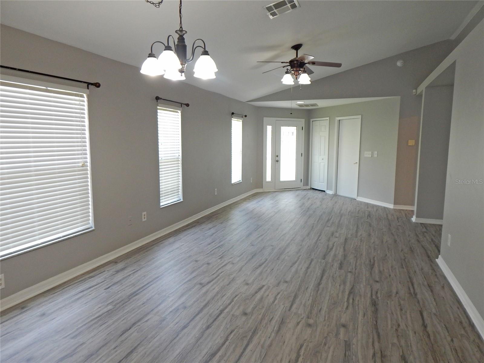 5827 MEADOWPARK PL, LITHIA, FL — photo 9