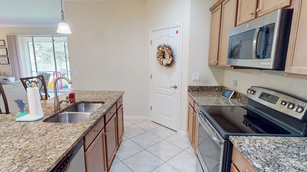 2571 LAURENTINA LN, CAPE CORAL, FL — photo 9