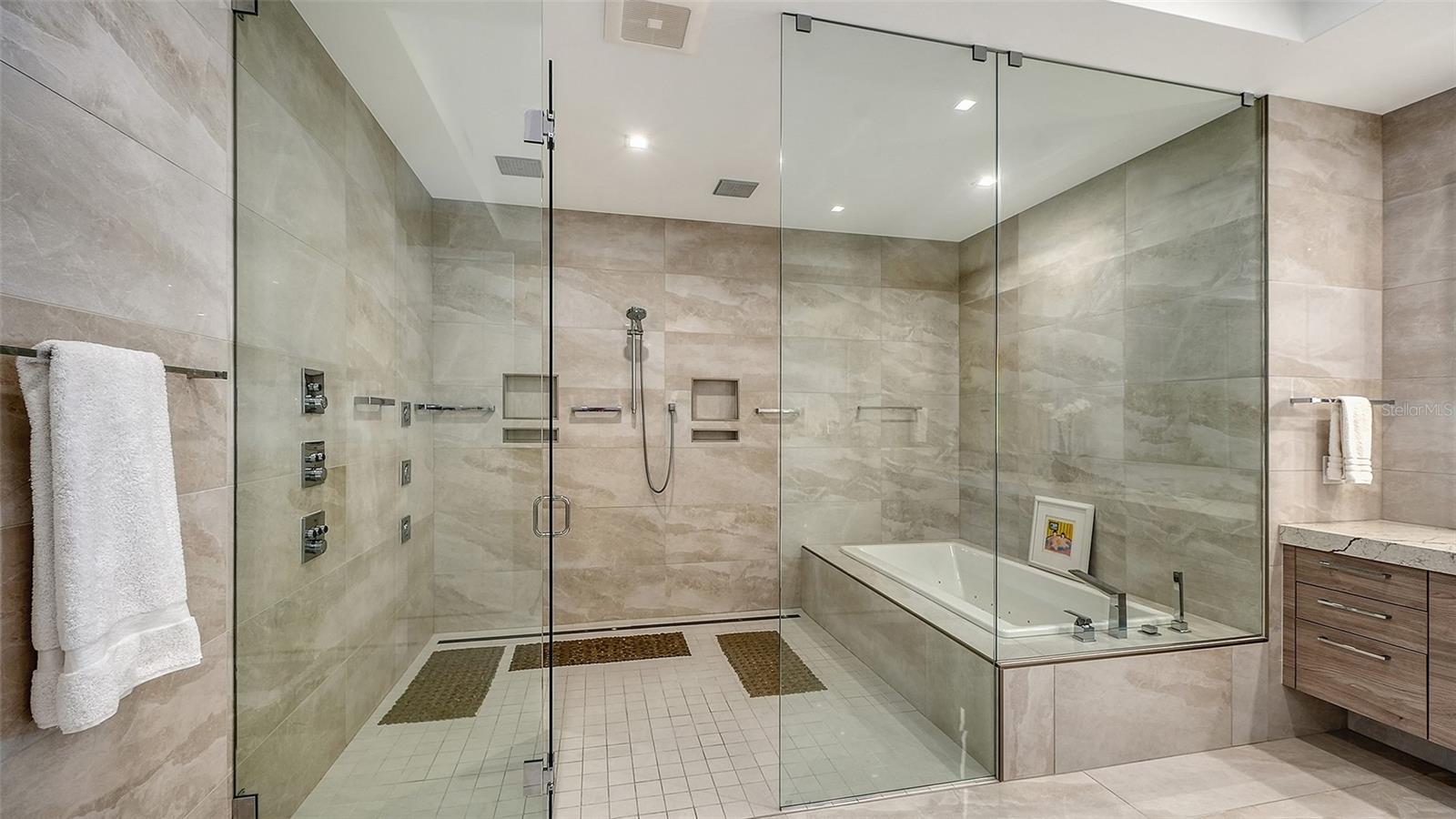 401 QUAY COMMONS #505, SARASOTA, FL — photo 33