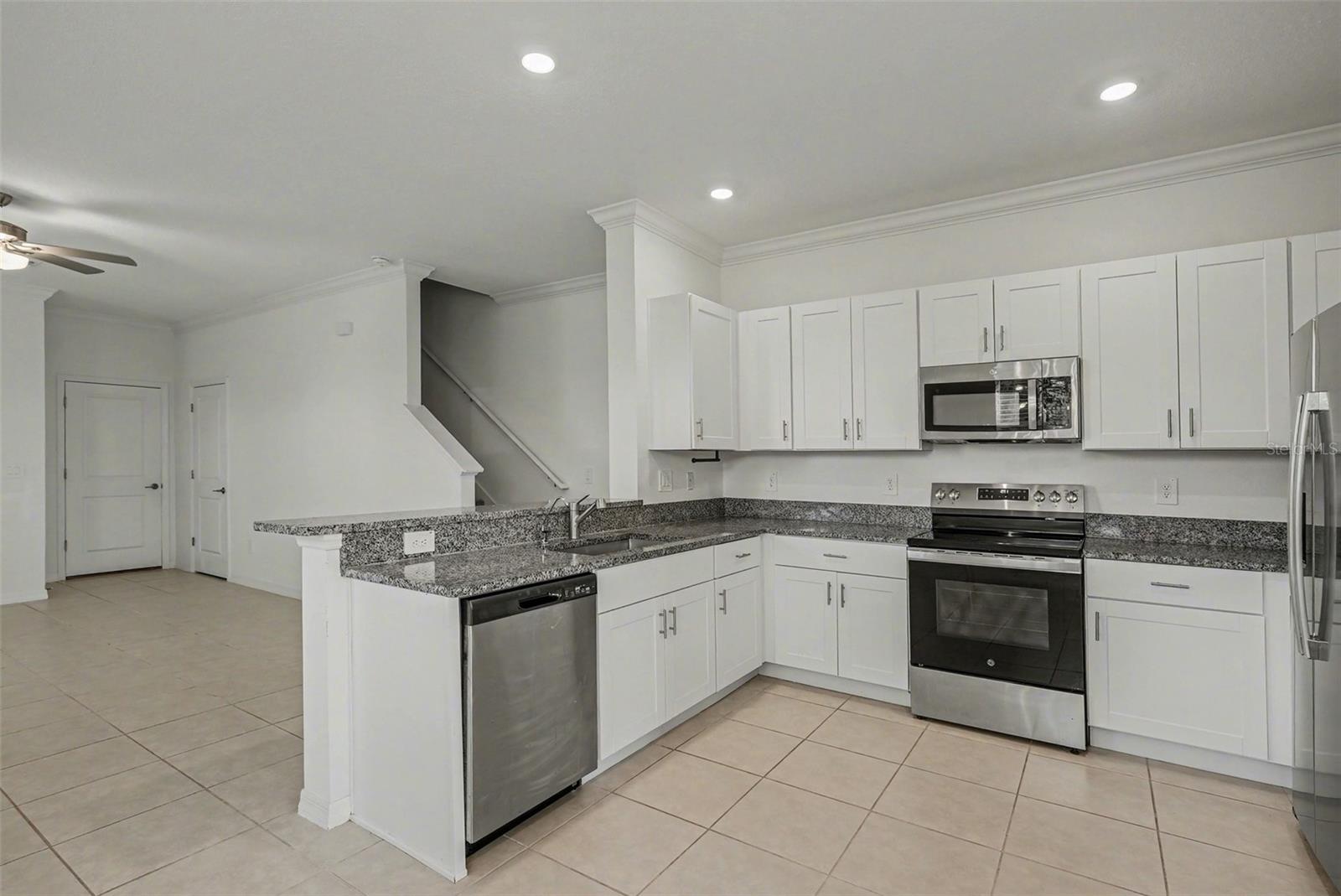 36456 WELL HILL WAY, ZEPHYRHILLS, FL — photo 9