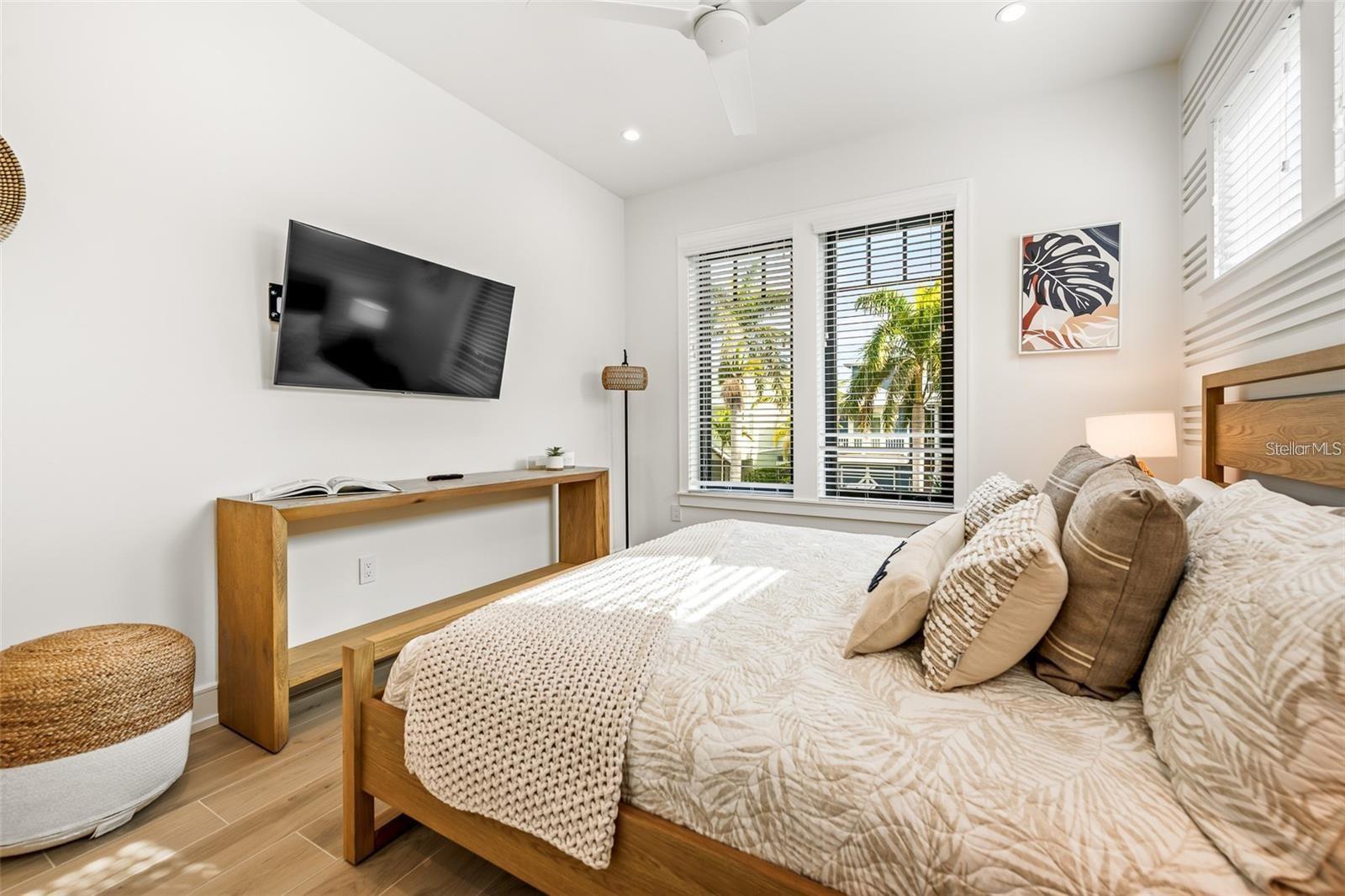 112 MAPLE AVE, ANNA MARIA, FL — photo 25