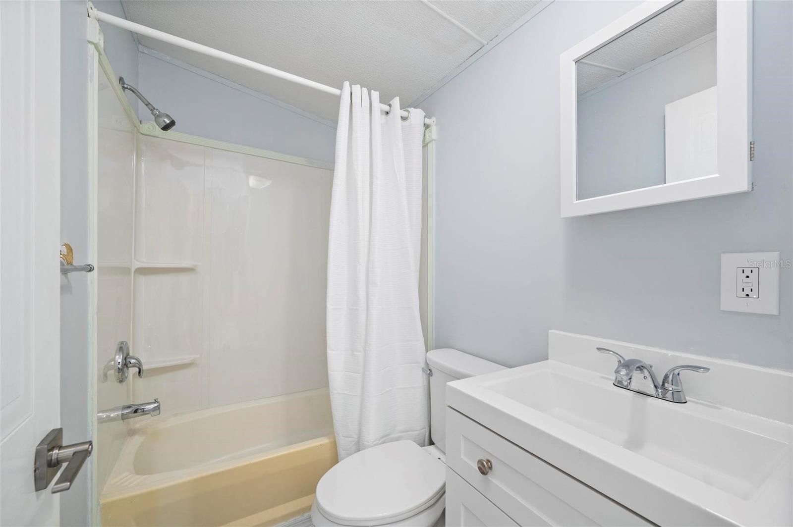 1000 KINGS HWY #101, PORT CHARLOTTE, FL — photo 17