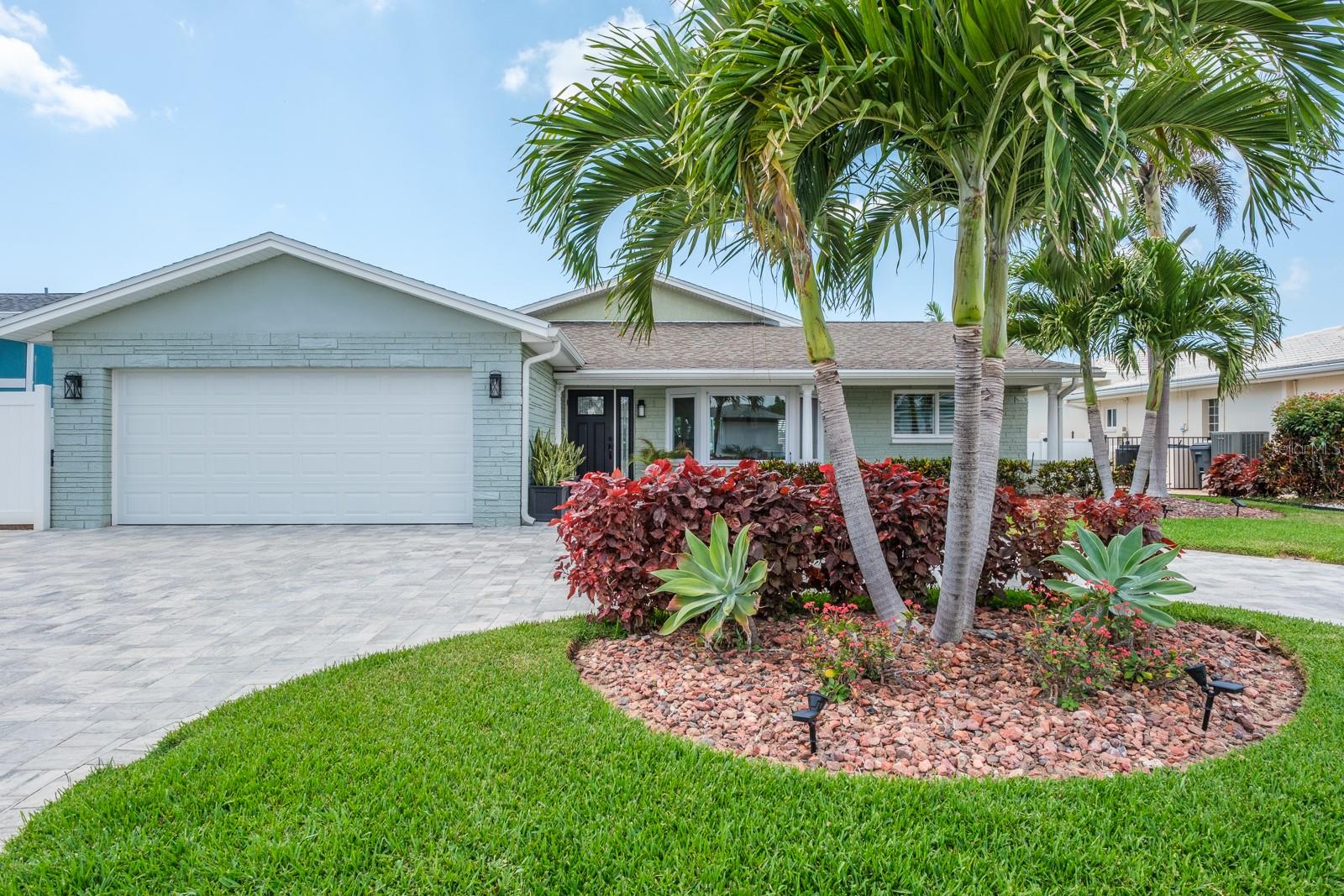 11400 8TH ST E, TREASURE ISLAND, FL