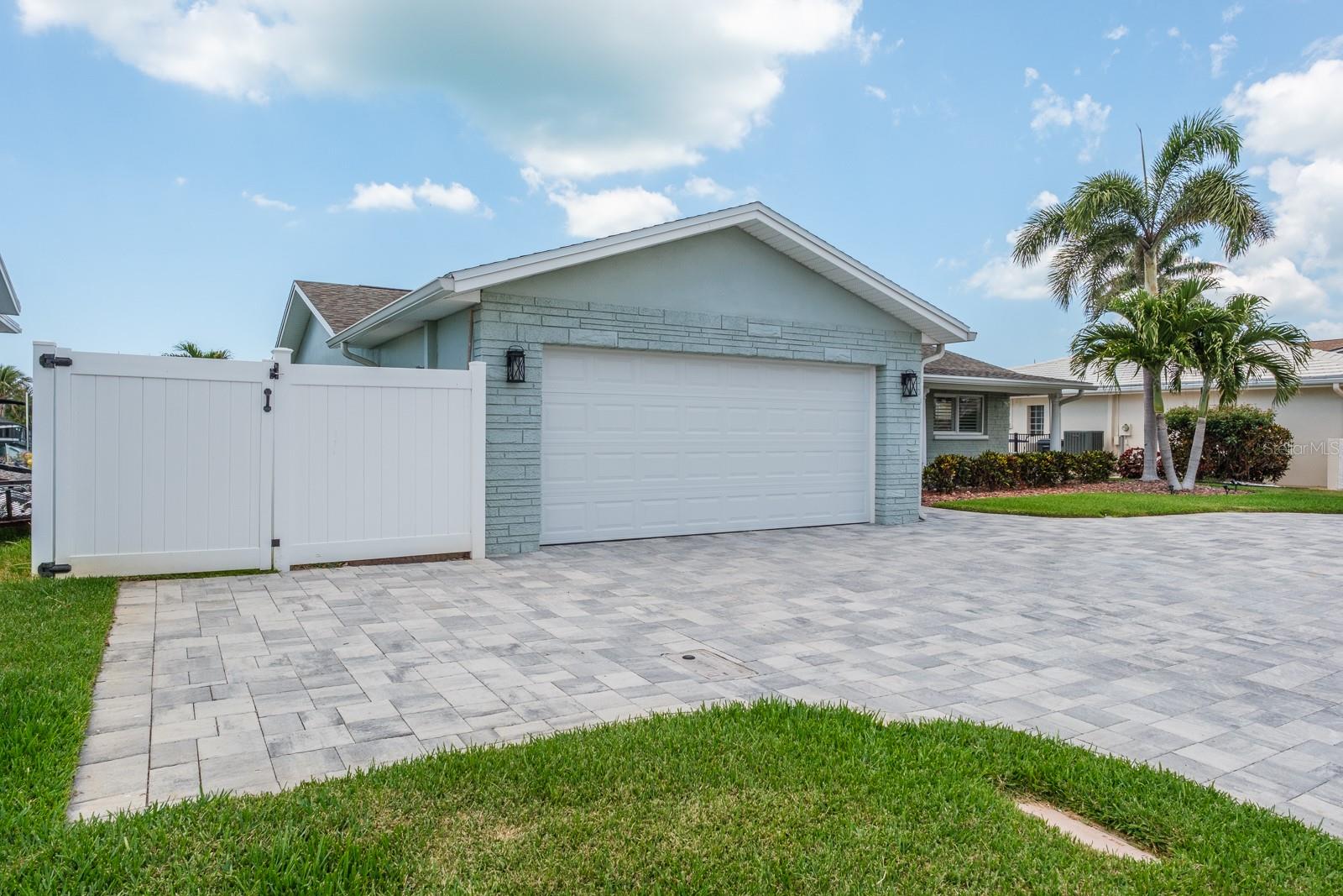11400 8TH ST E, TREASURE ISLAND, FL — photo 4