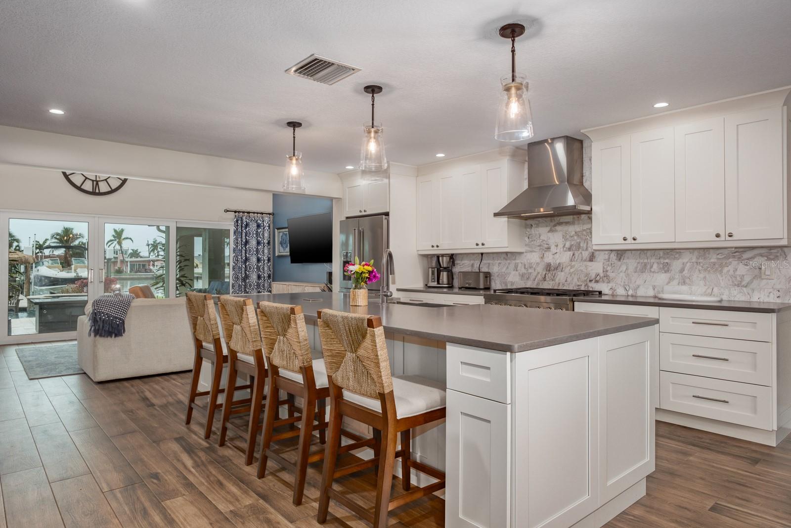 11400 8TH ST E, TREASURE ISLAND, FL — photo 9