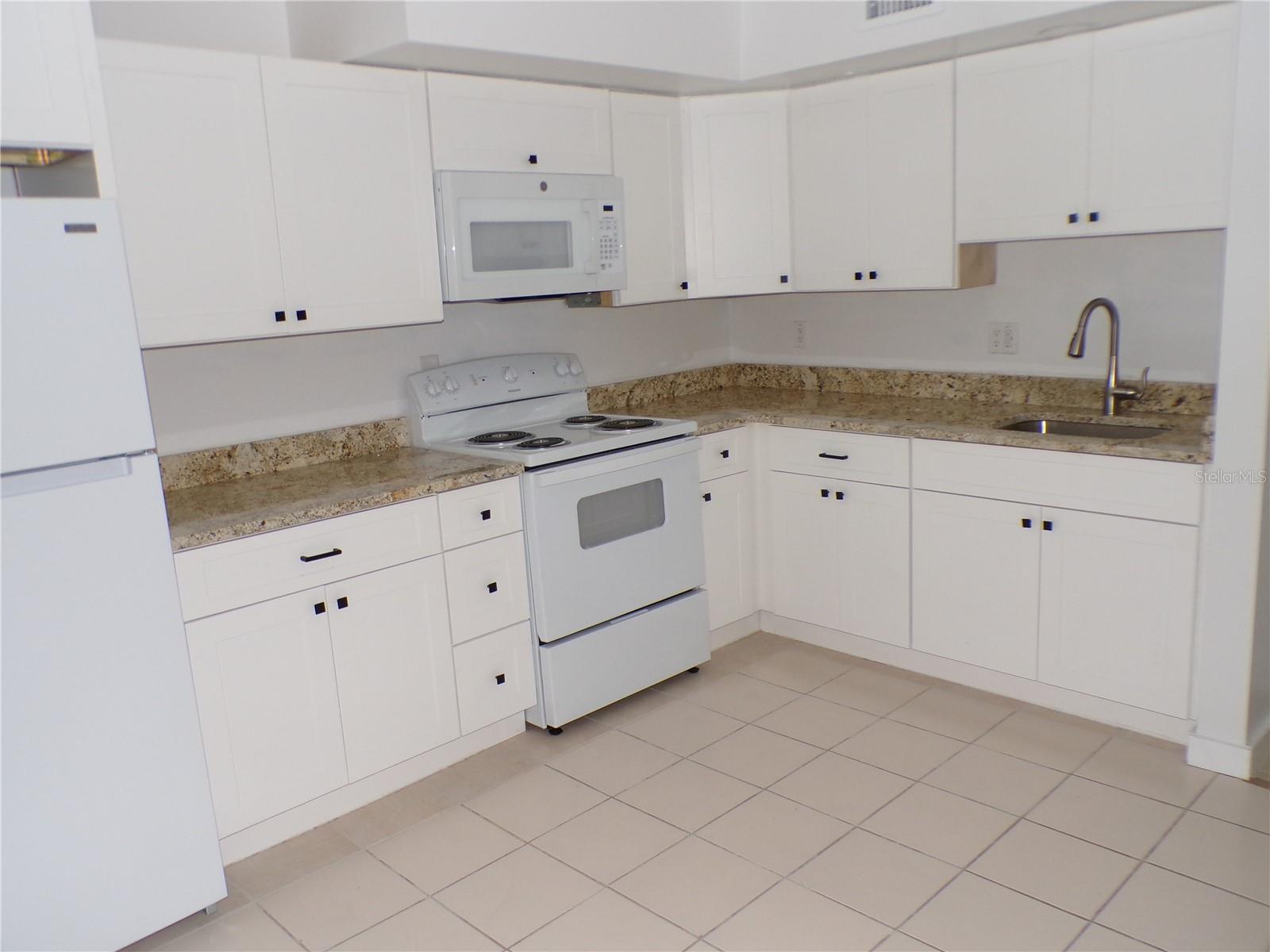 1258 BARBARA DR #106, VENICE, FL — photo 4