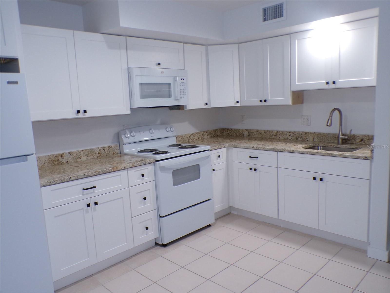 1258 BARBARA DR #106, VENICE, FL — photo 6