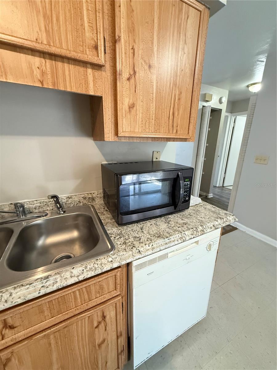 615 SW 11TH LN #D, GAINESVILLE, FL — photo 2